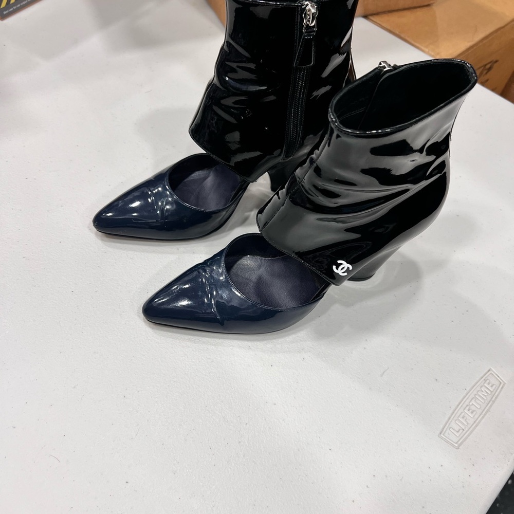 CHANEL Interlocking CC Logo Black and Navy Patent Leather Heeled Boots - Picture 8 of 10